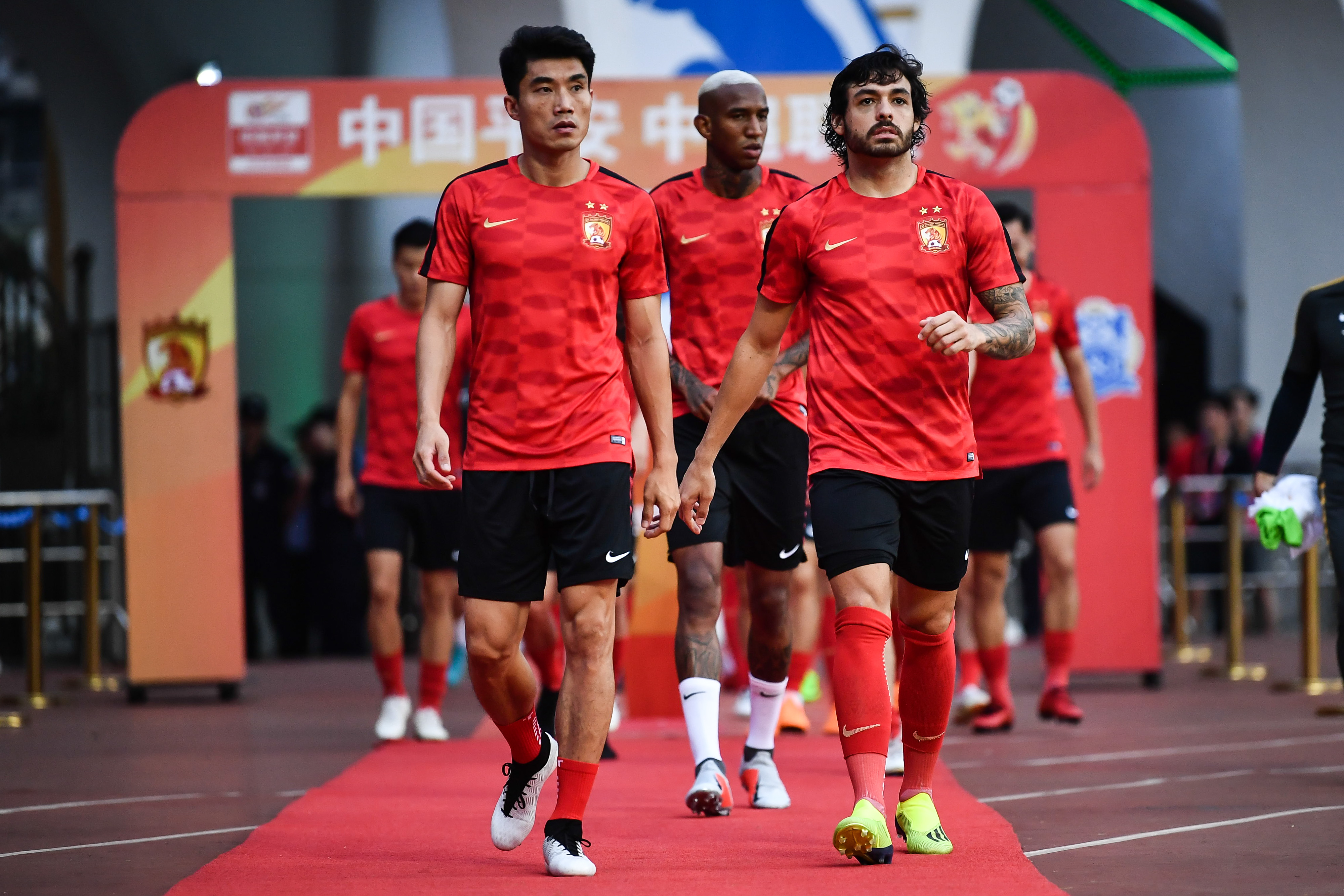 犹他爵士发布备战花絮；加时末段队长鼓劲；亚冠任务艰巨；医务组通报恢复的简单介绍